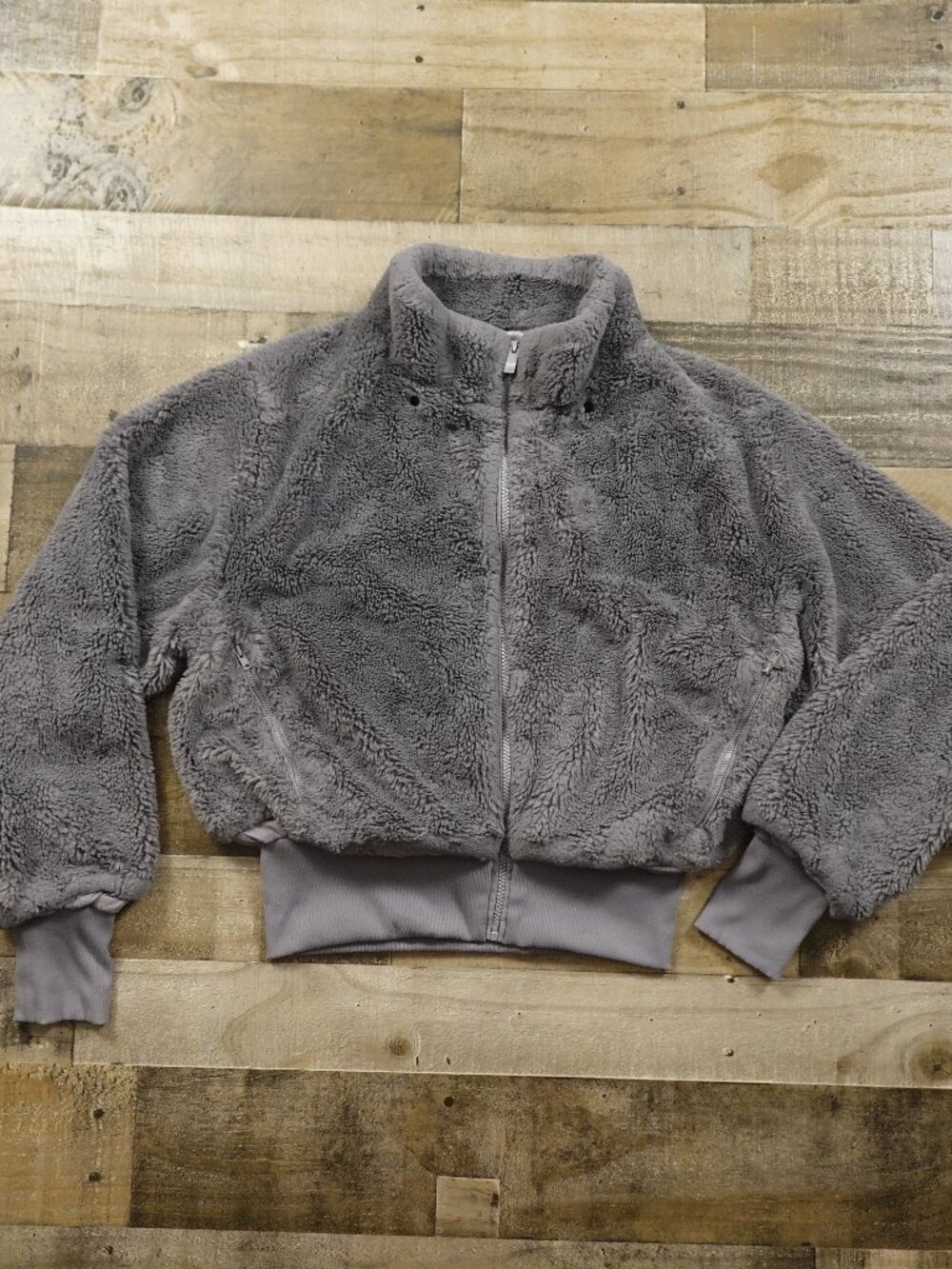 Alo Yoga Faux Fur Foxy Jacket Women’s Medium Gray Faux Fur Full Zip Cozy